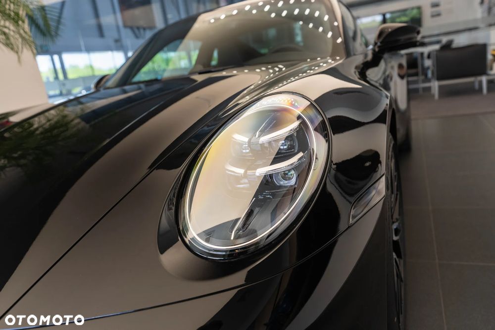 Porsche 911 Carrera 4S - 35