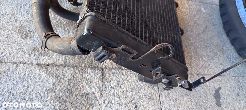 TRIUMPH TIGER 800XC KOŁO FELGA PRZÓD  KIEROWNICA HALOGENY CHŁODNICA SZYBA LICZNIK ZEGARY XRT - 13