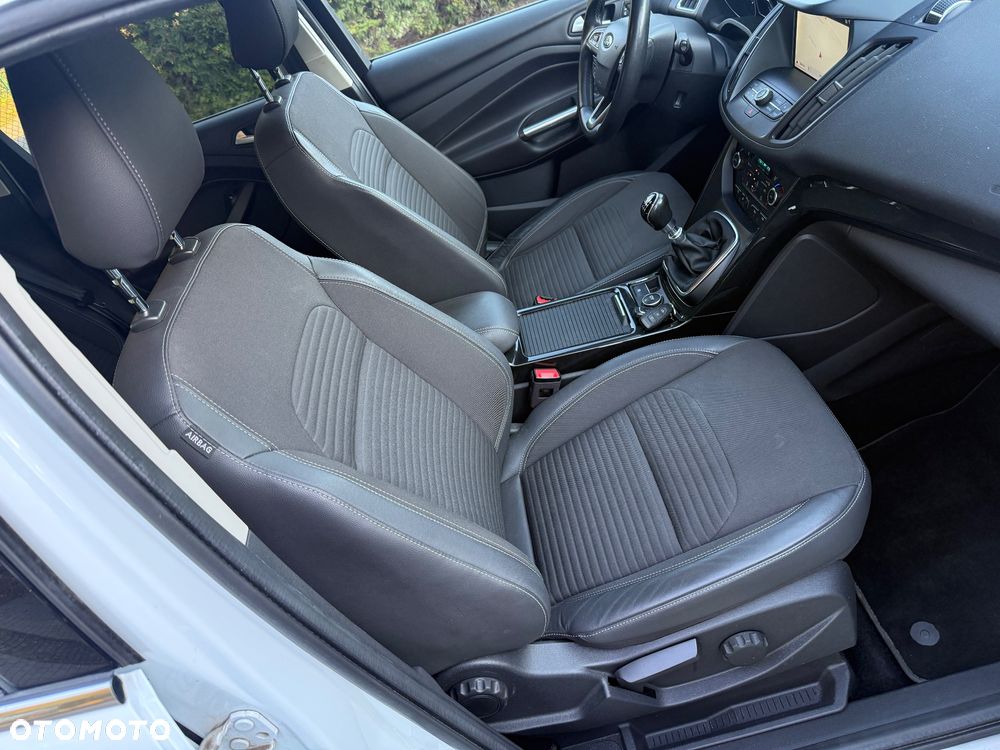 Ford Kuga 1.5 EcoBoost 2x4 Titanium - 10