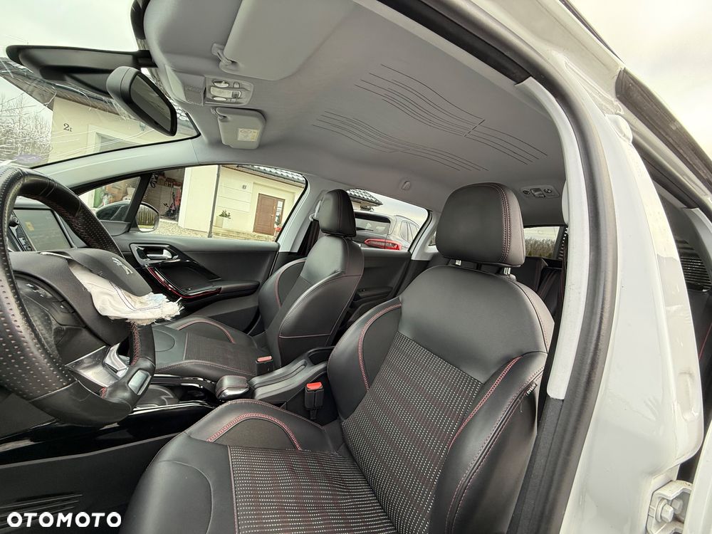 Peugeot 2008 PureTech 110 Stop&Start EAT6 GT-Line Edition - 17