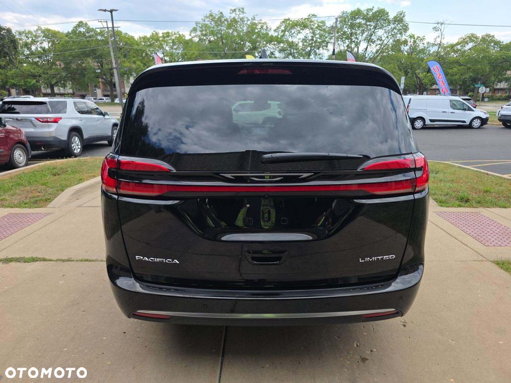 Chrysler Pacifica - 5