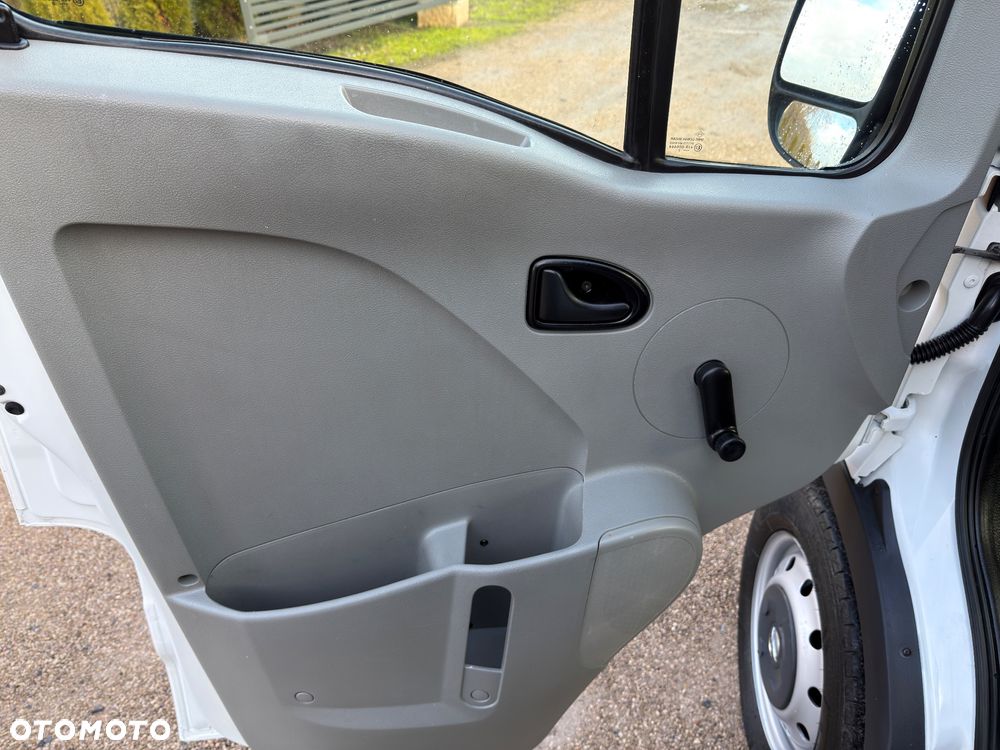 Nissan Interstar - 23