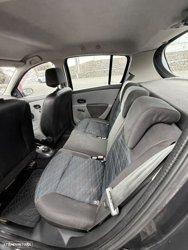Renault Clio - 7