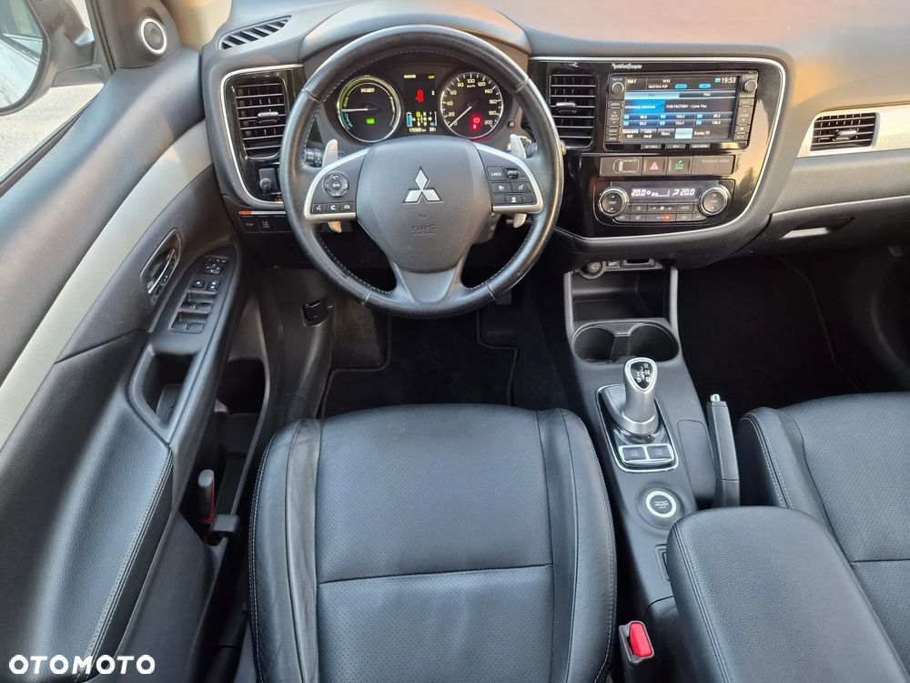 Mitsubishi Outlander - 28