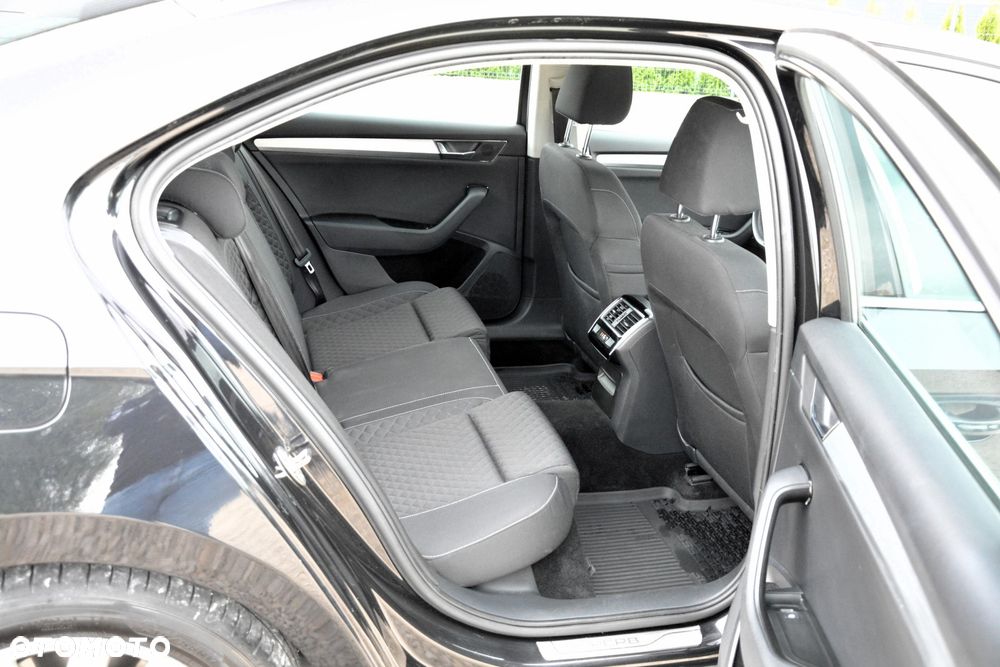 Skoda Superb 2.0 TDI Ambition DSG7 - 35