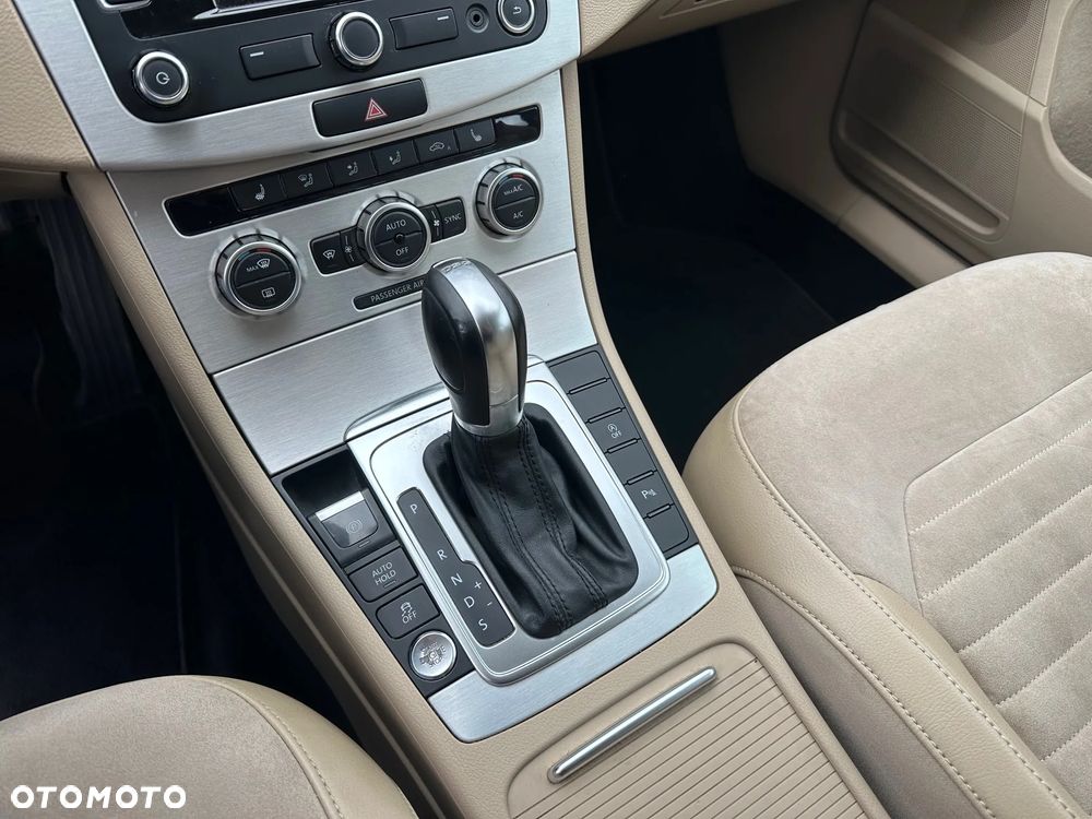 Volkswagen Passat - 13