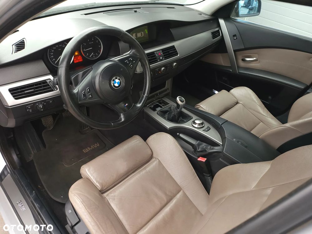 BMW Seria 5 520i - 33