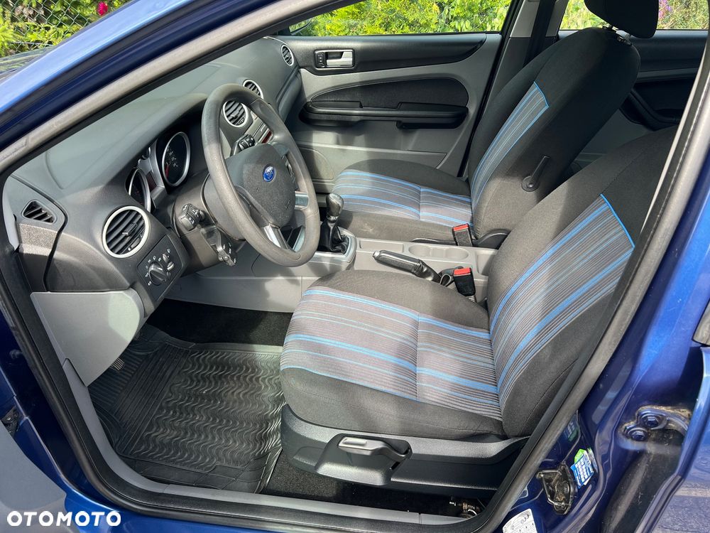 Ford Focus 1.6 16V Style+ - 8