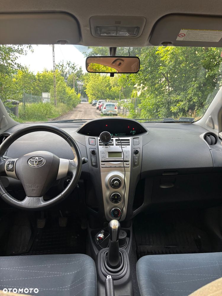 Toyota Yaris - 10
