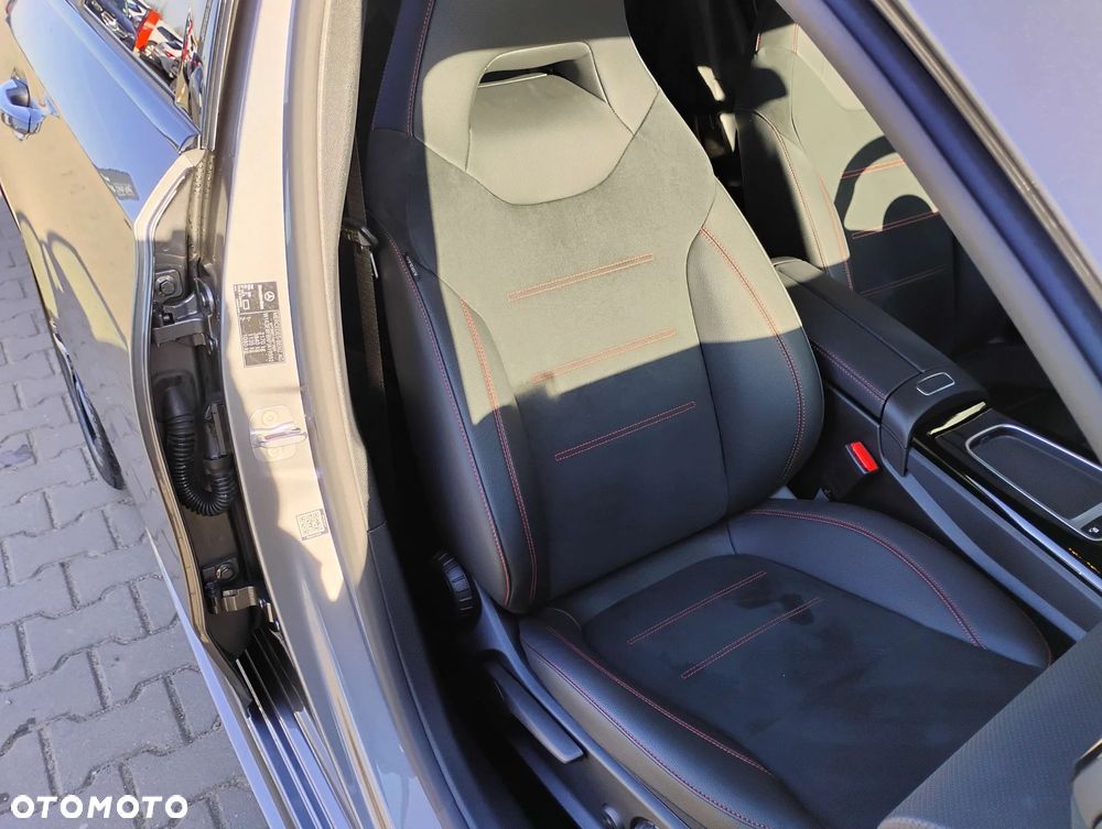 Mercedes-Benz Klasa A 250 e PHEV AMG Line 8G-DCT - 16