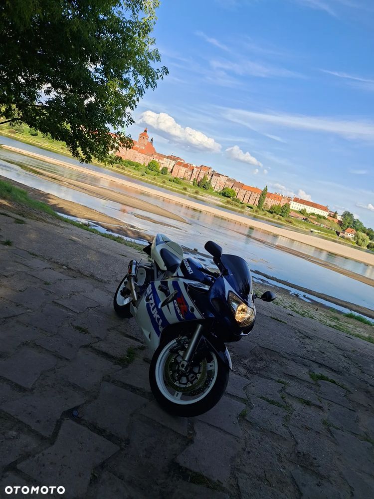 Suzuki GSX-R - 1