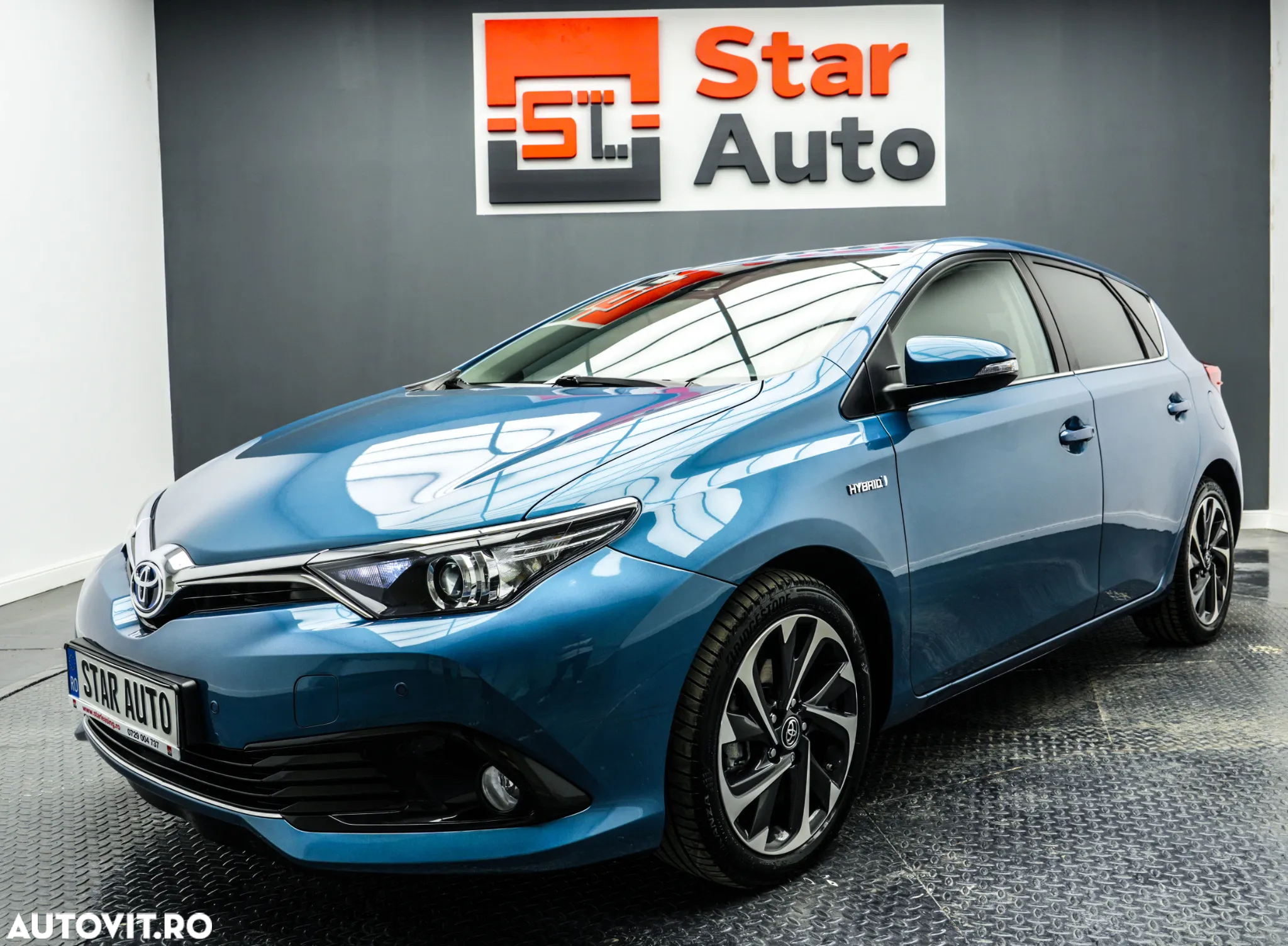 Toyota Auris 1.8 L VVT-i Hybrid Sol - 2