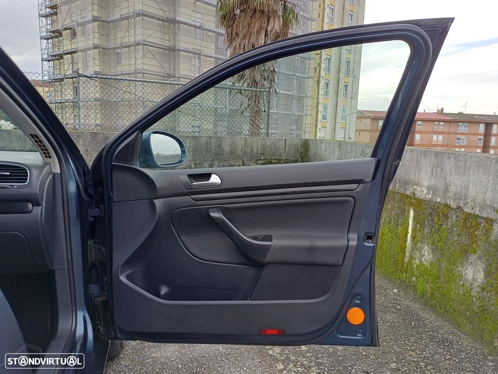 VW Golf Variant 1.6 TDi Confortline - 34