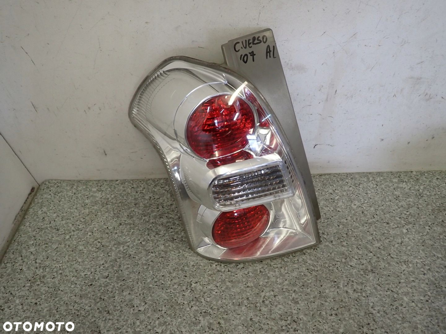 TOYOTA COROLLA VERSO 07- LAMPA TYLNA LEWA LIFT - 4
