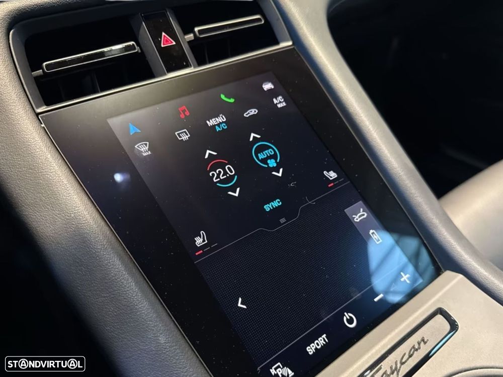 Porsche Taycan Cross Turismo - 13