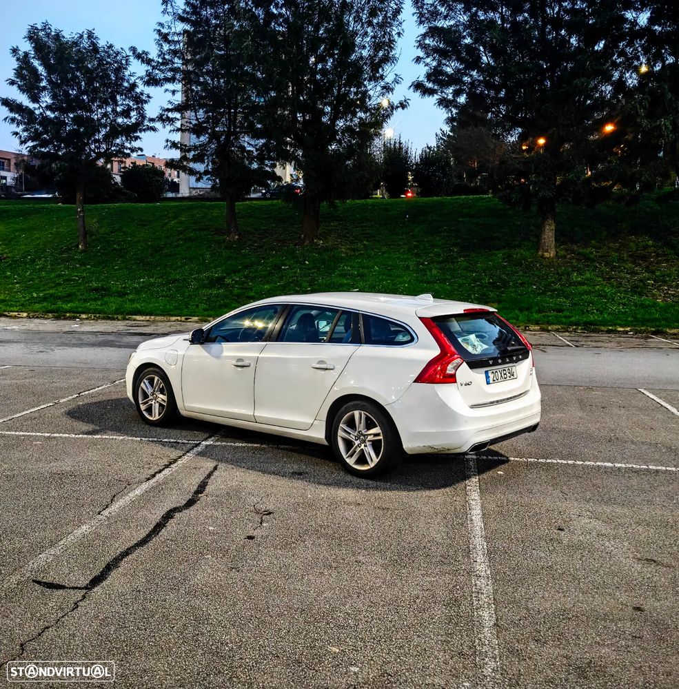 Volvo V60 2.4 D6 R-Design Sum.AWD Phev - 3