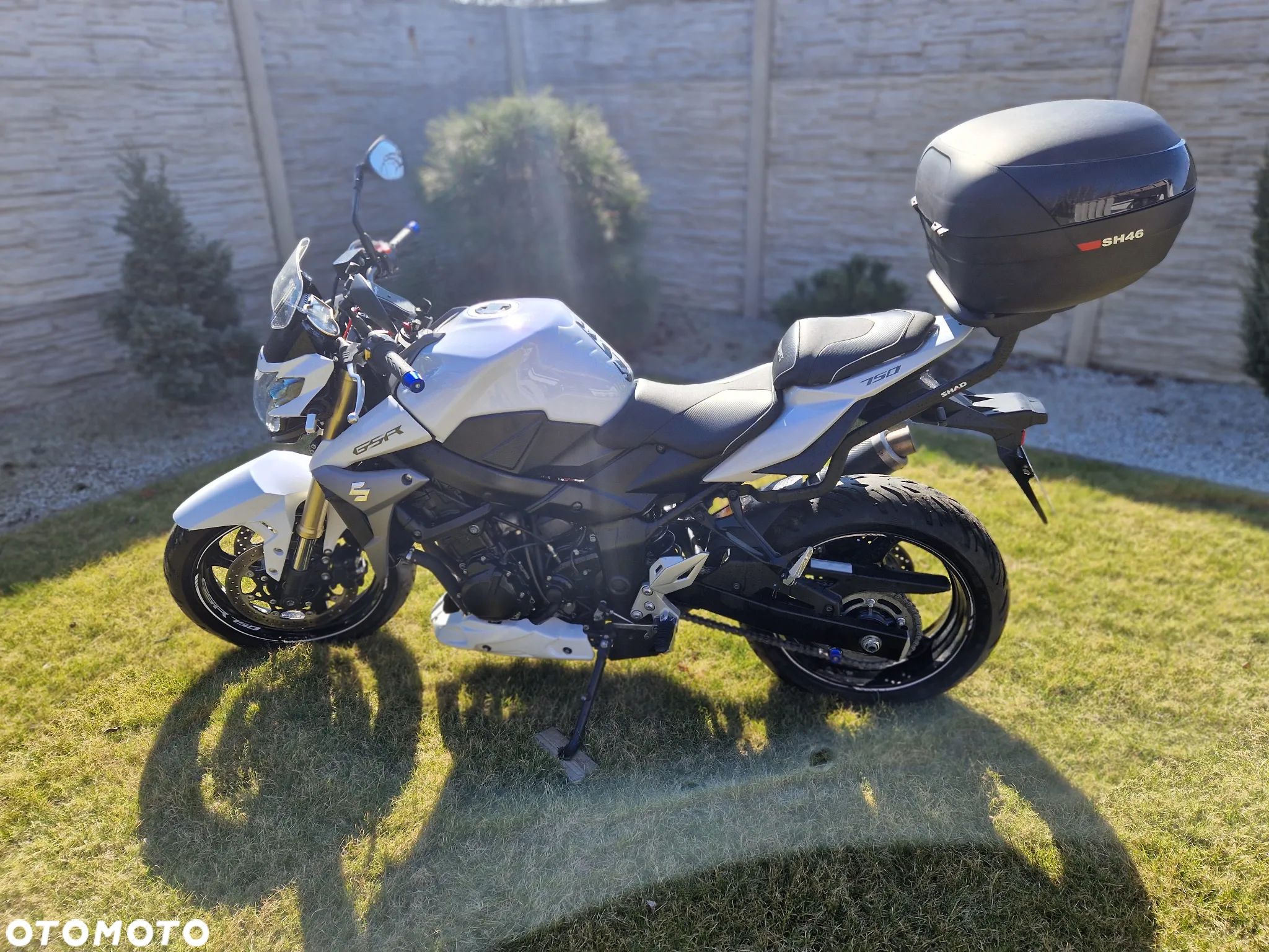 Suzuki GSR - 1
