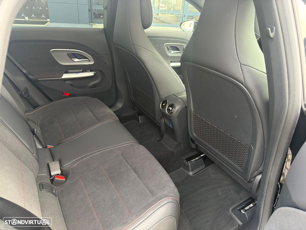 Mercedes-Benz CLA 220 Standard - 11