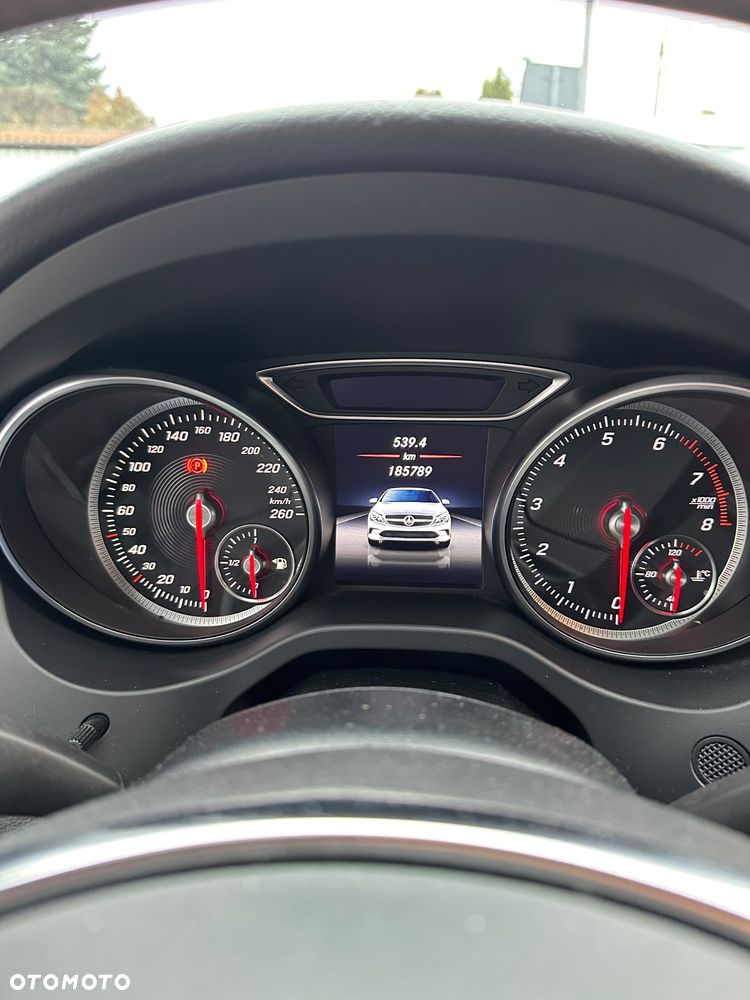 Mercedes-Benz CLA 200 7G-DCT - 22