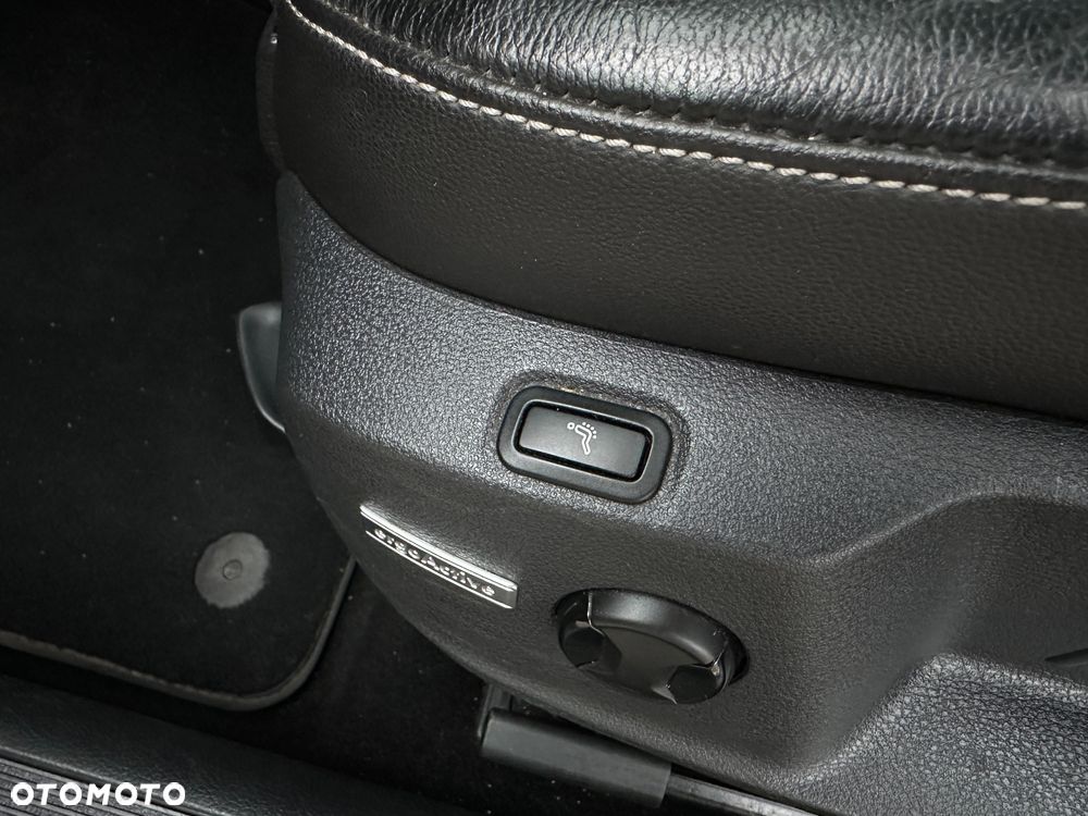 Volkswagen Golf 1.6 BlueTDI DSG Comfortline - 16