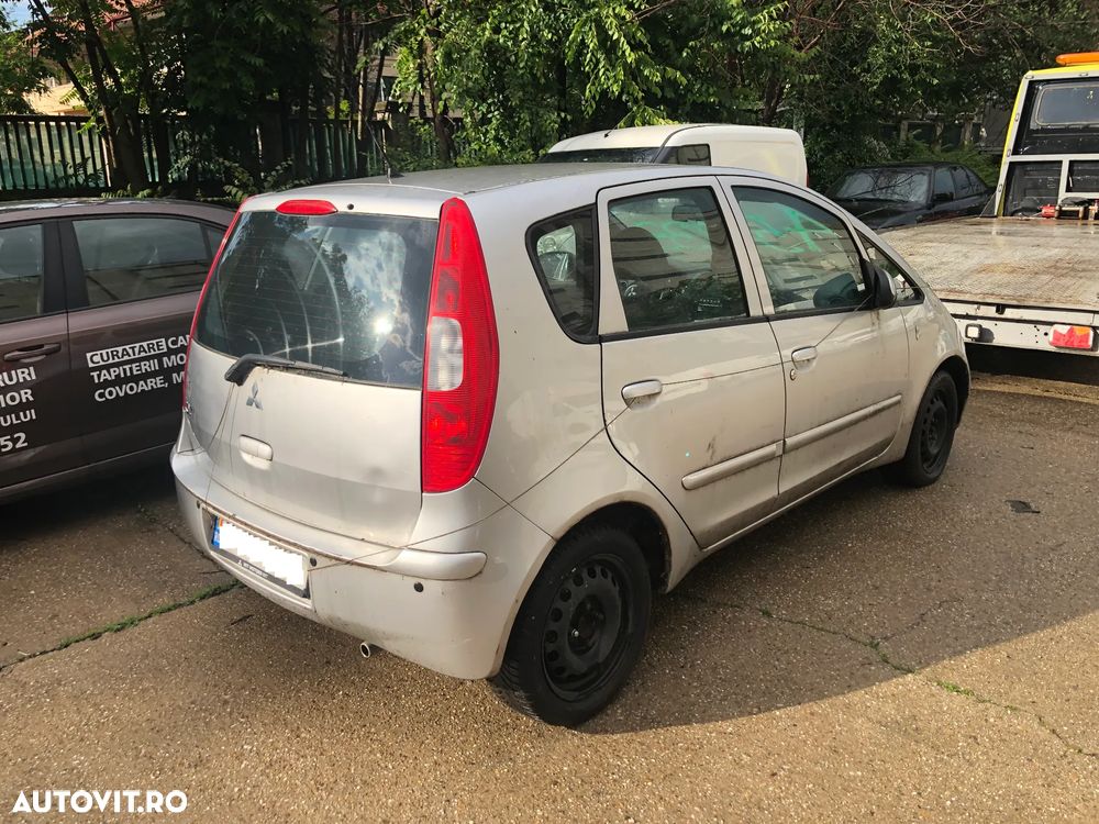 Dezmembrez Mitsubishi Colt 4 usi gri argintiu benzina cutie automata 2006 - 6