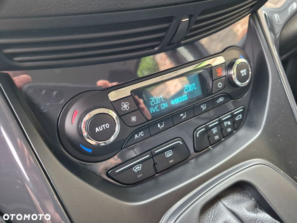 Ford Kuga - 12