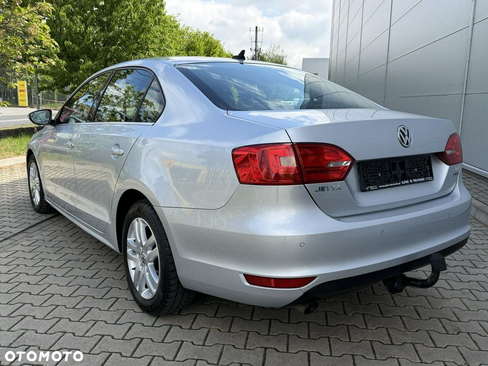 Volkswagen Jetta - 8