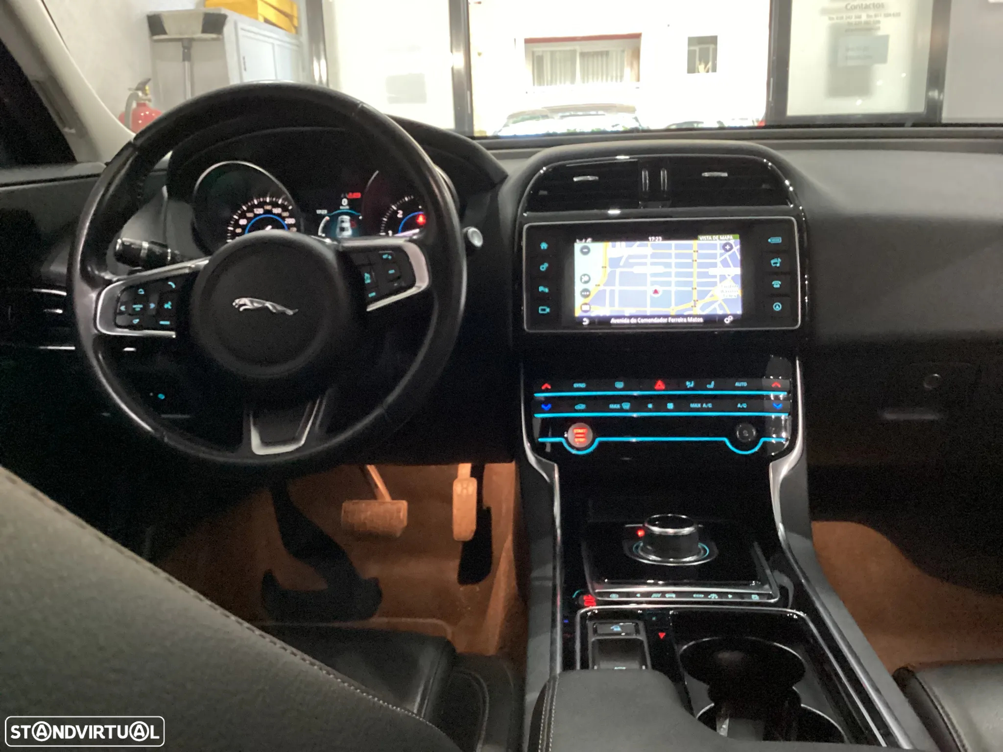 Jaguar XE - 10