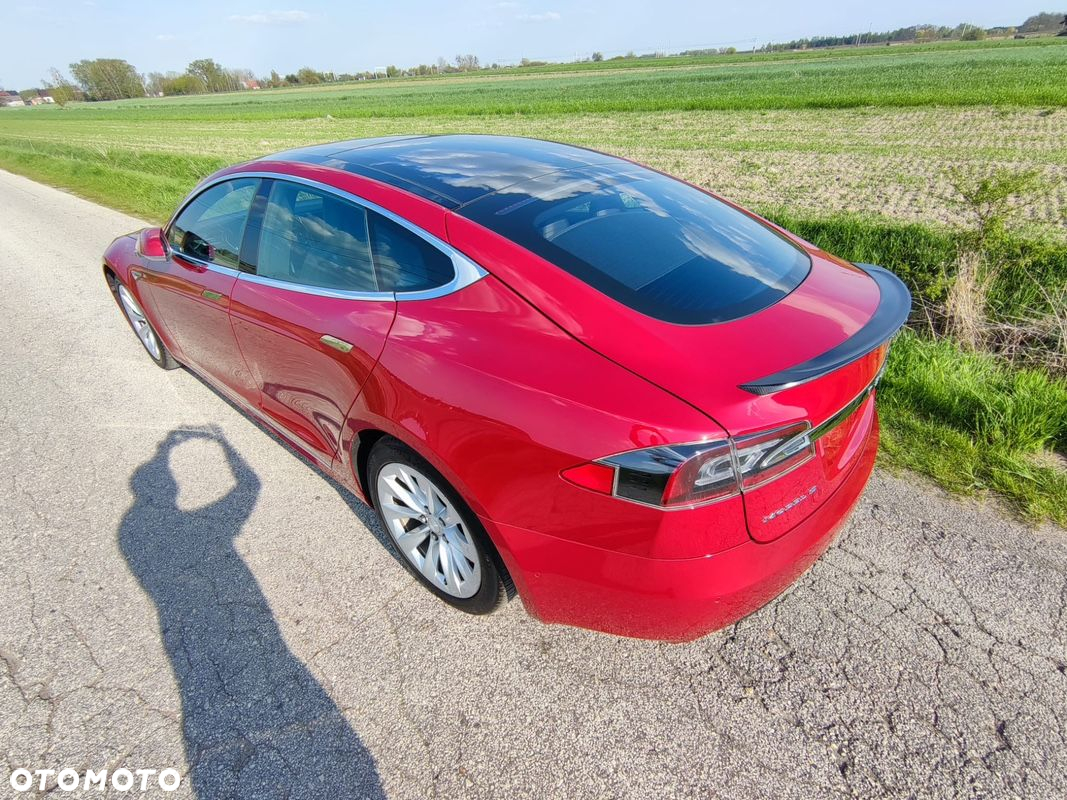 Tesla Model S Performance - 28