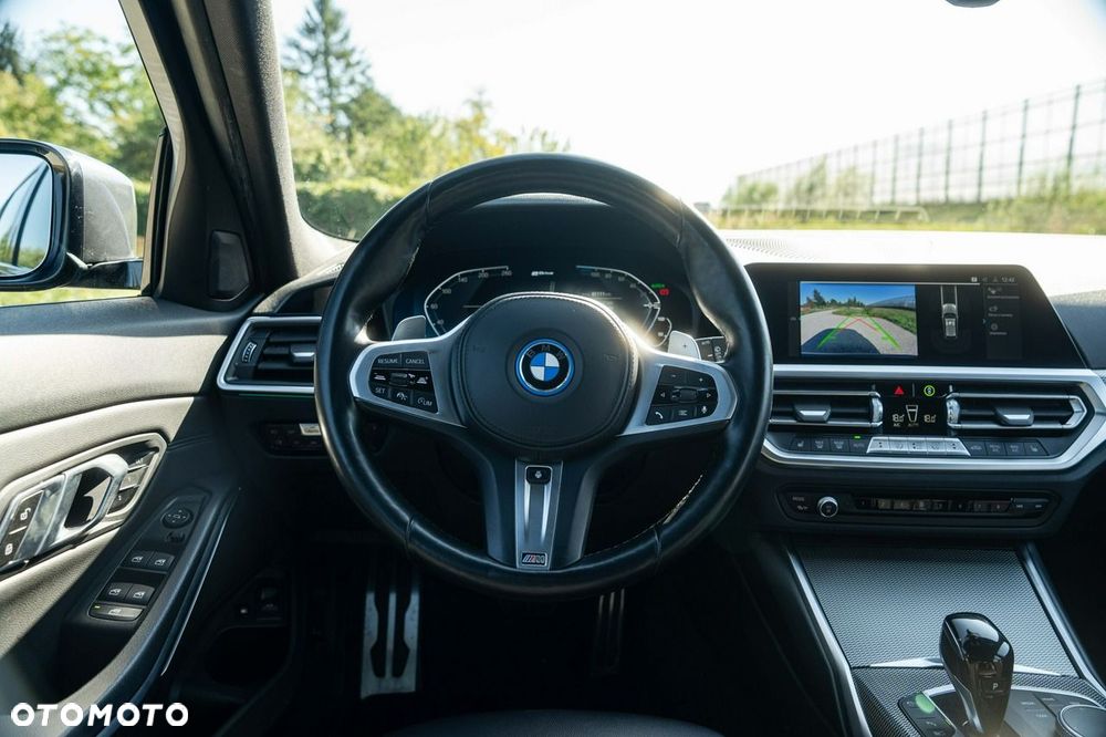 BMW Seria 3 330e PHEV M Sport - 22