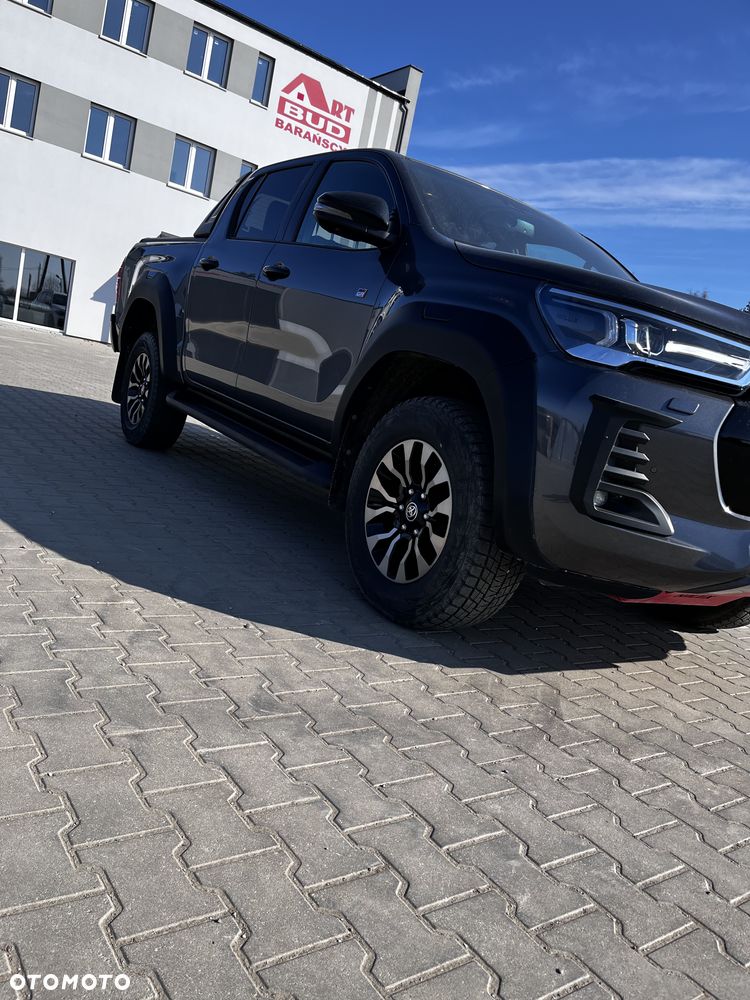 Toyota Hilux 2.8 D-4D Double Cab GR Sport 4x4 - 2
