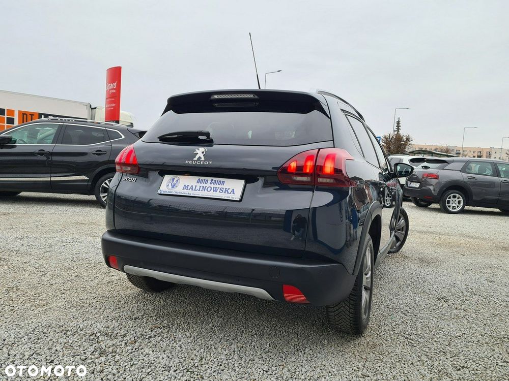 Peugeot 2008 1.2 Pure Tech GPF Signature S&S - 2