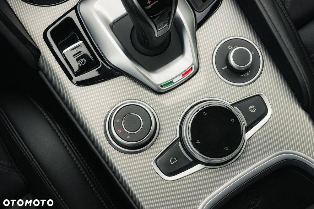 Alfa Romeo Giulia - 24
