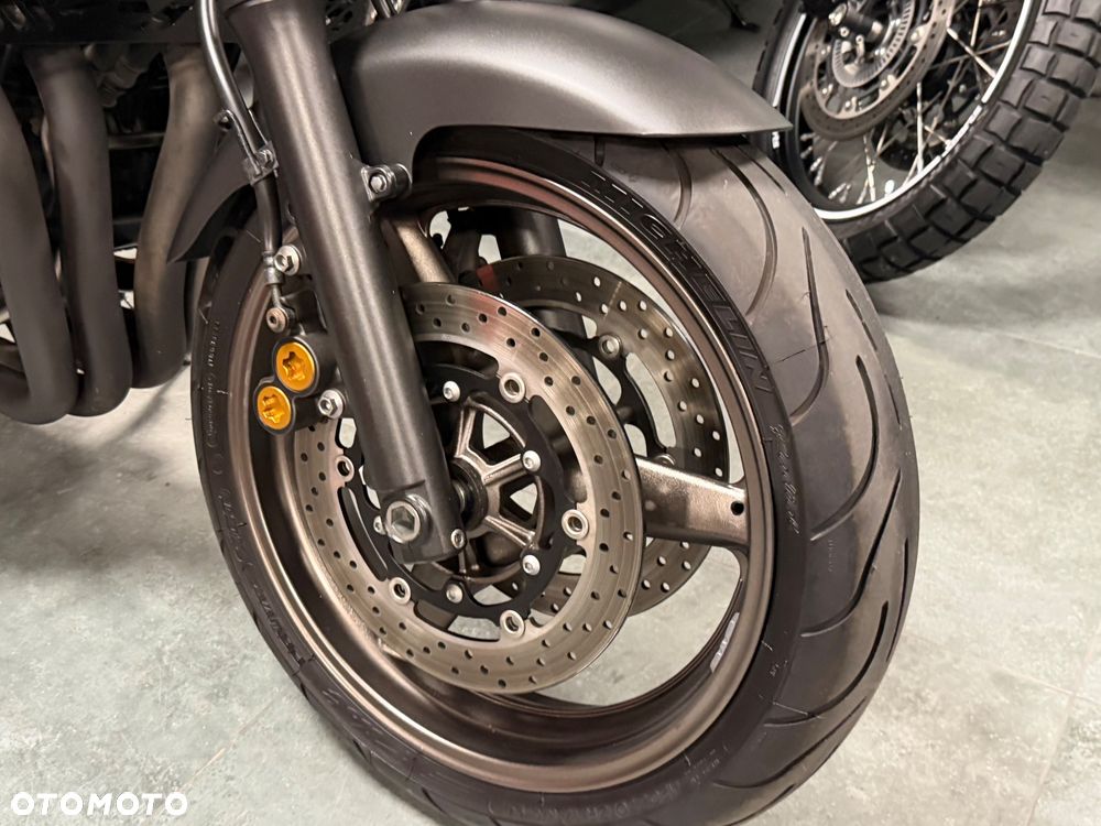 Yamaha XJR - 19