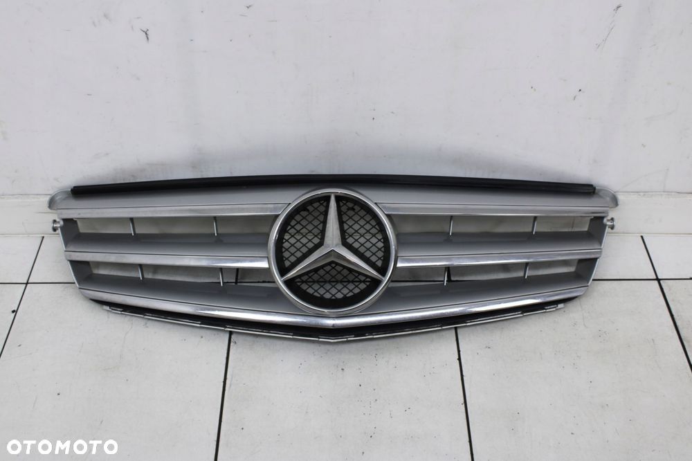 mercedes w204 lift sedan 11r- grill atrapa chłodnicy - 1