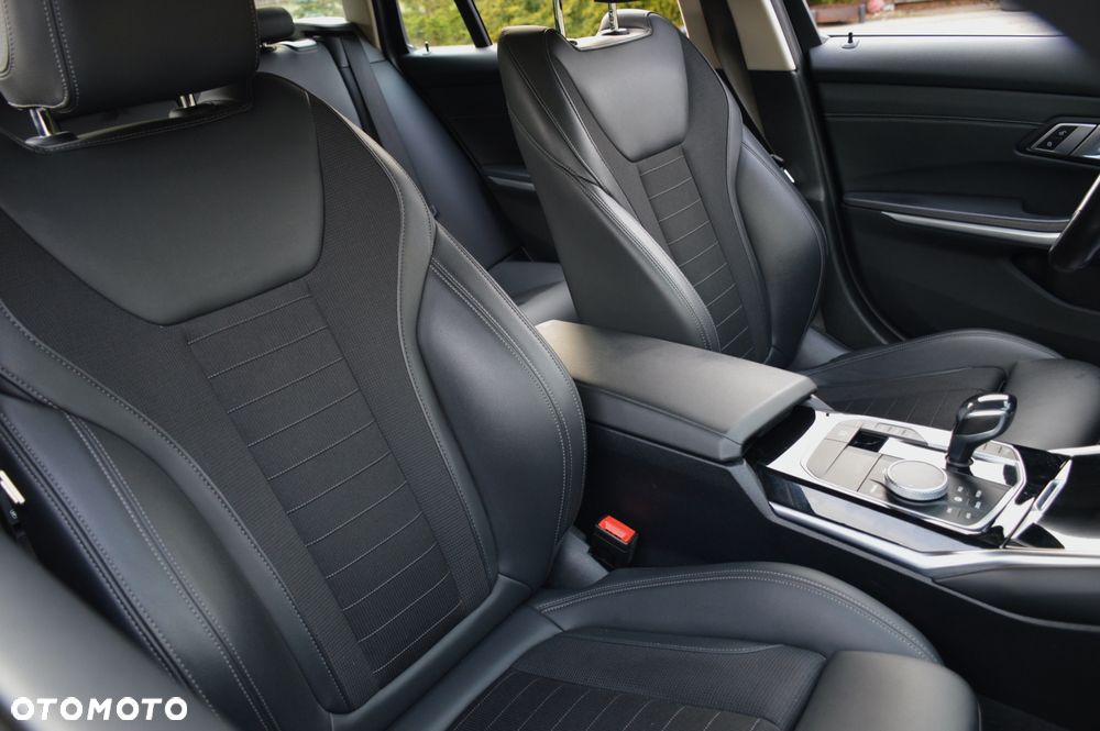 BMW Seria 3 320d Sport Line Shadow - 29