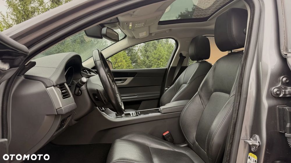 Jaguar XF 20d Prestige - 4