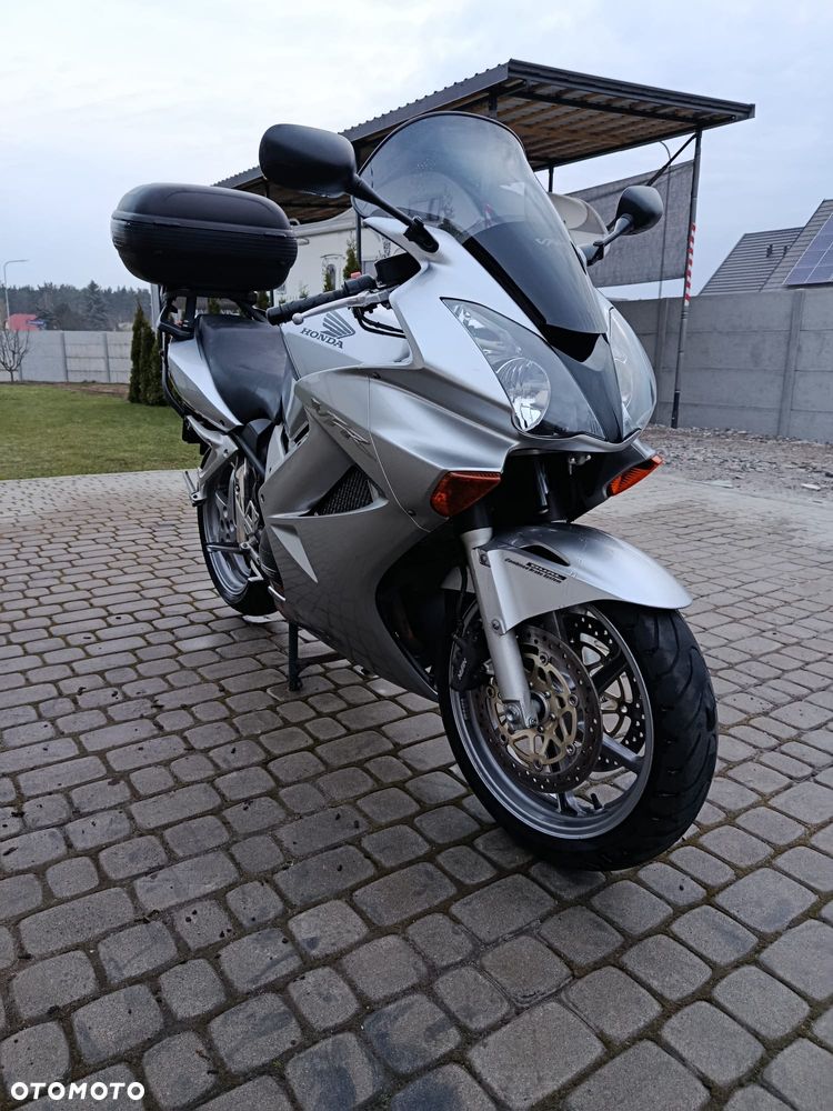 Honda VFR - 2