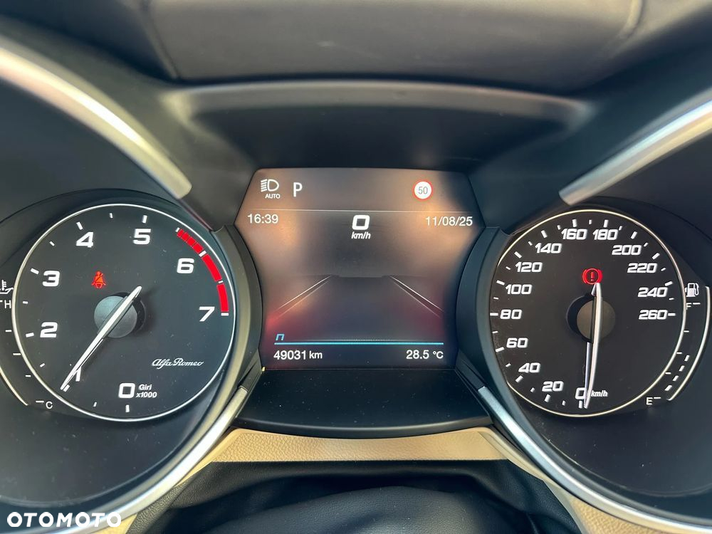 Alfa Romeo Stelvio - 16