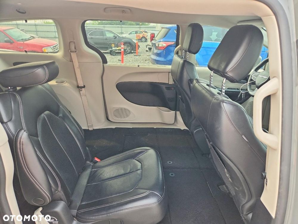Chrysler Pacifica - 10