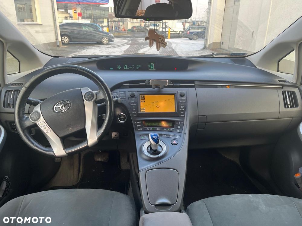 Toyota Prius 1.8 HSD Prestige - 6
