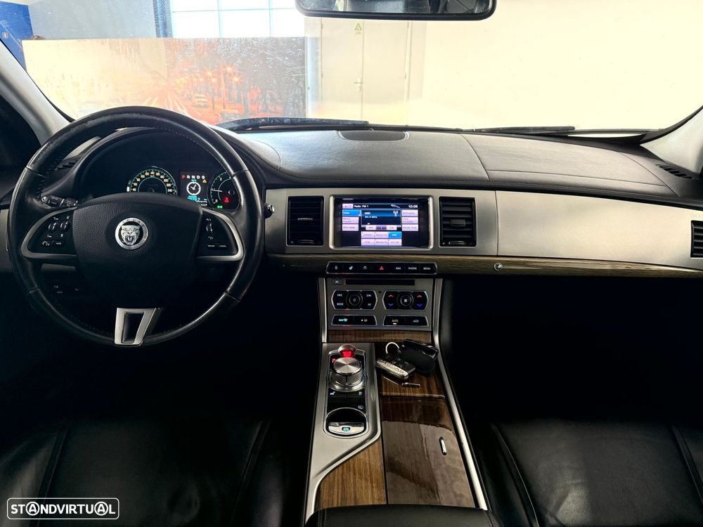 Jaguar XF 2.2 D Premium Luxury - 15