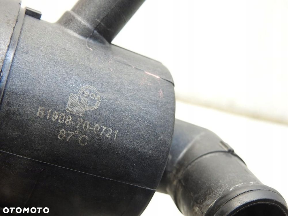 OBUDOWA TERMOSTATU VW PASSAT B7 2.0 TDI . - 5