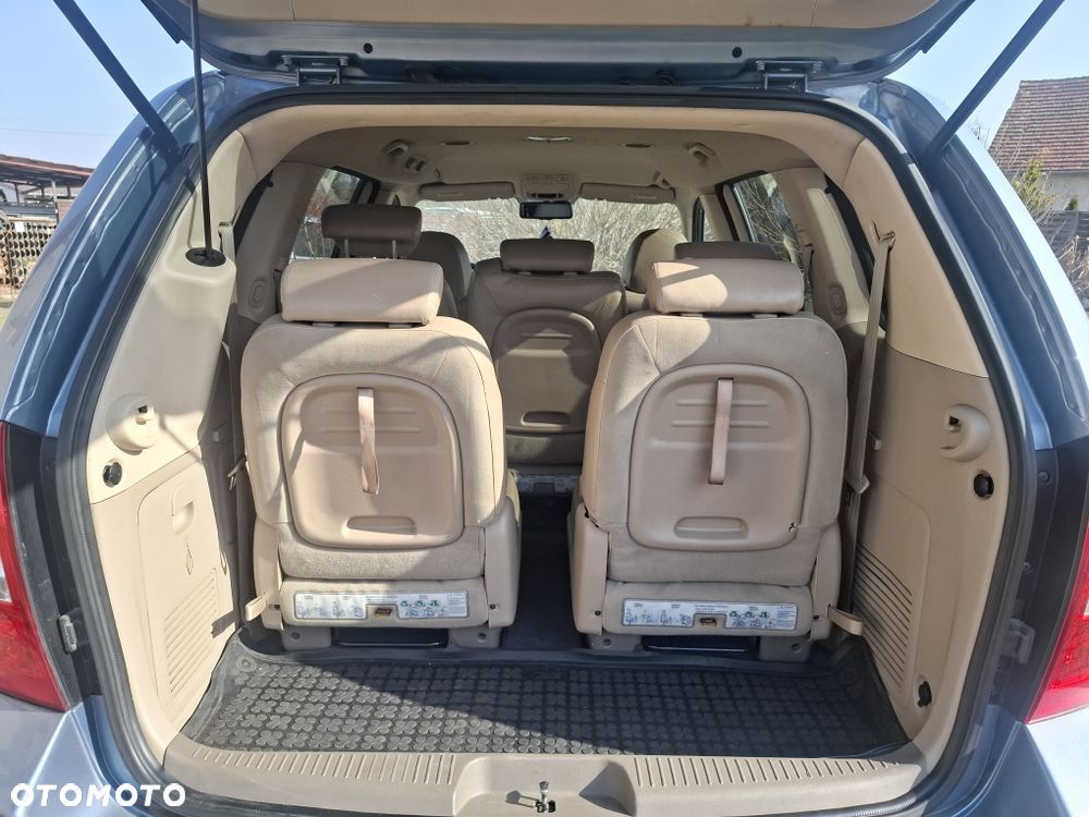 Kia Carnival - 7
