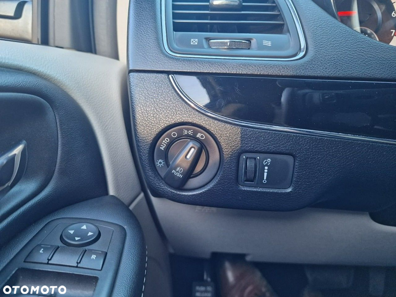 Dodge Grand Caravan - 11