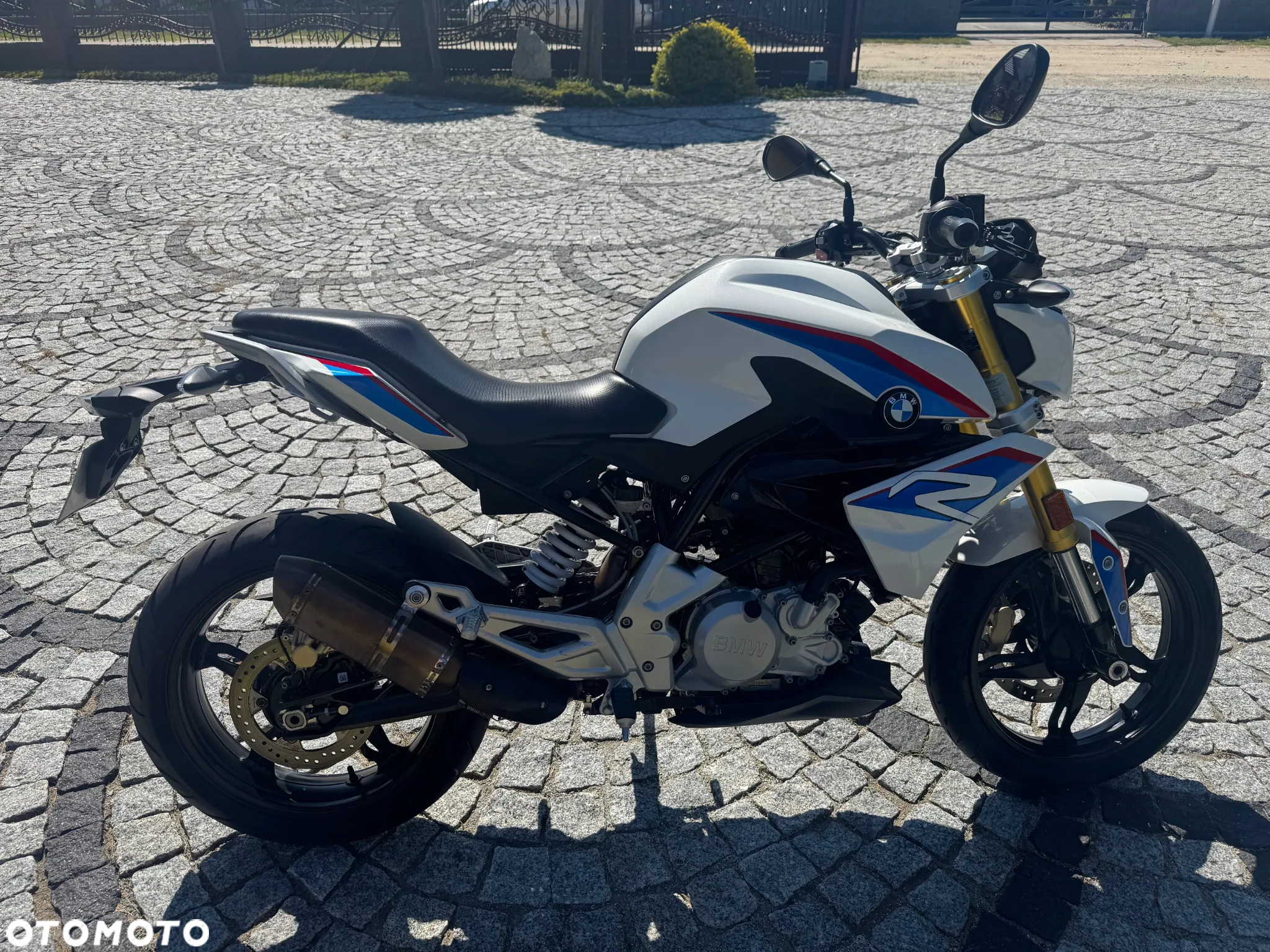 BMW G - 7
