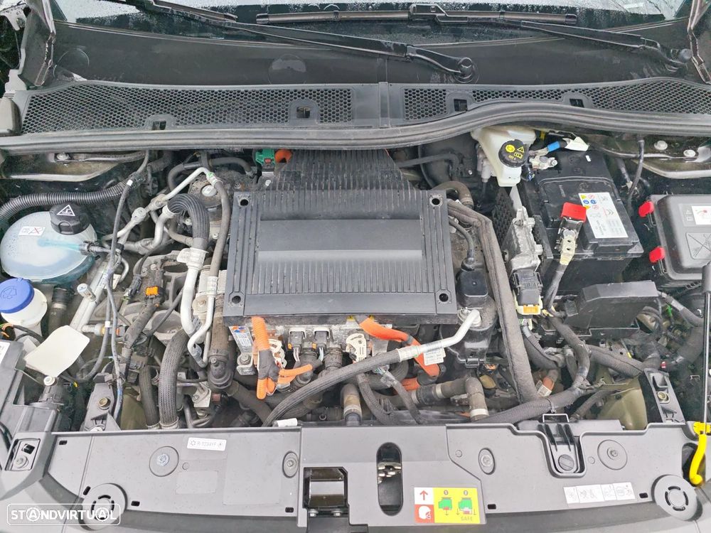 Peugeot e-208 Allure - 12