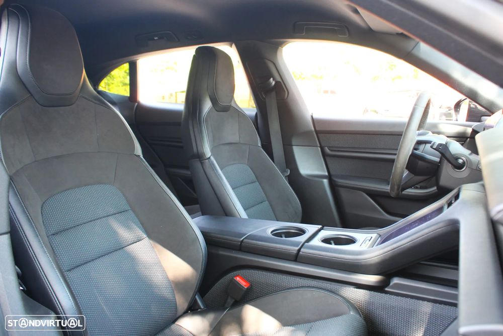 Porsche Taycan Cross Turismo 4 - 48