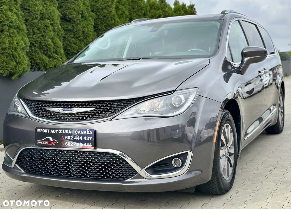 Chrysler Pacifica - 2