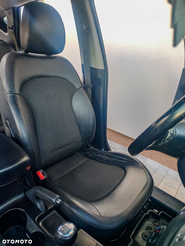 Hyundai ix35 1.7 CRDi 2WD Fifa World Cup Edition - 15